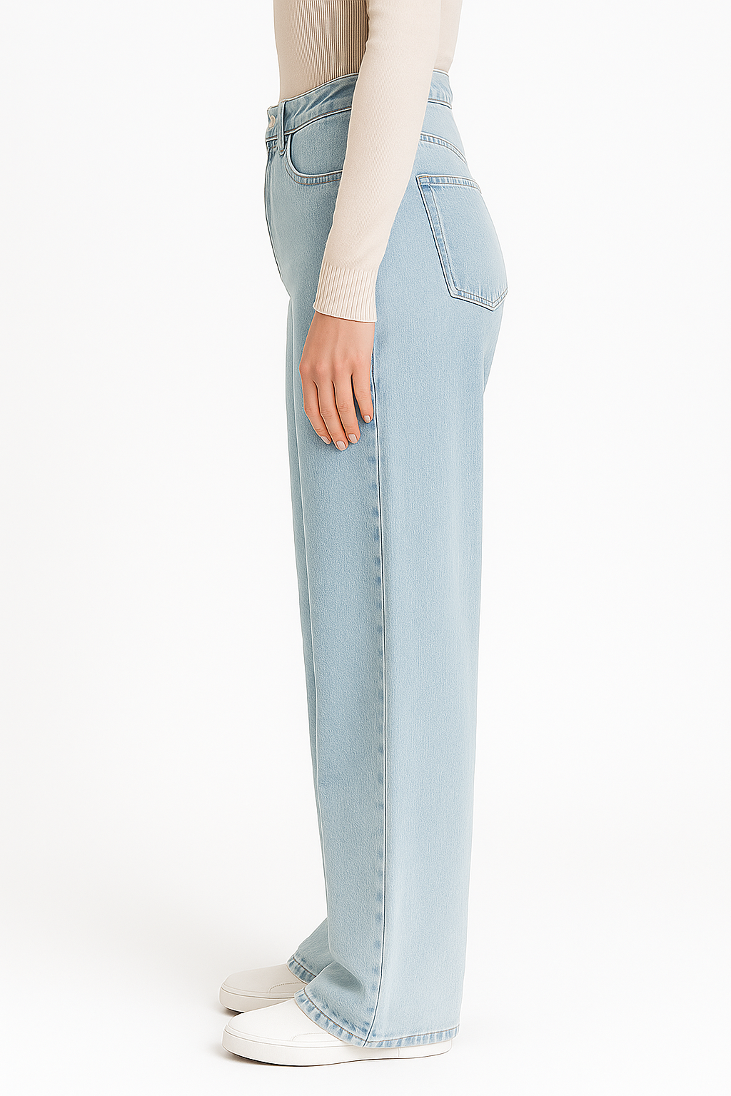 Jasnoniebieskie damskie jeansy z wysokim stanem i szerokimi nogawkami