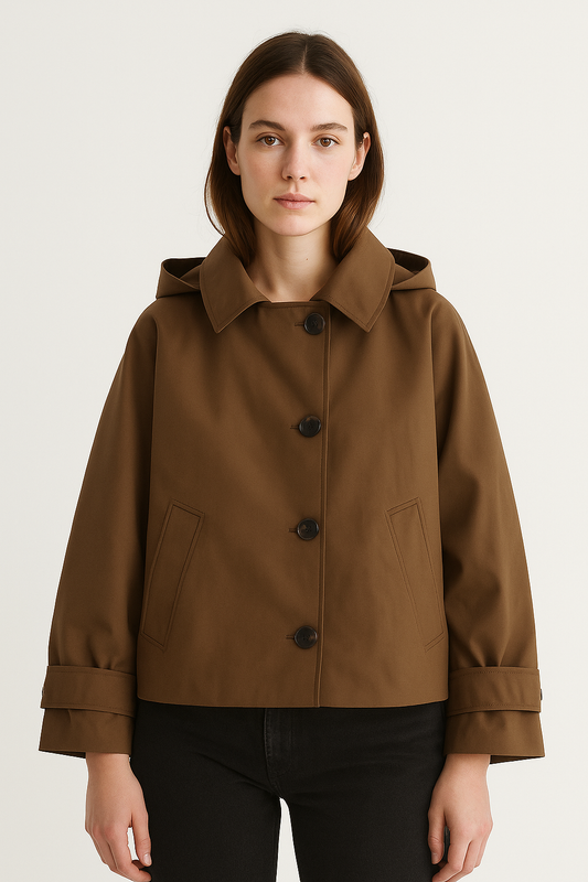 Krótki damski płaszcz z wysokim kołnierzem w kolorze camel