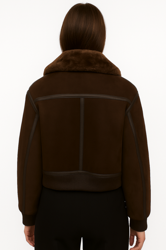 Krótki damski płaszcz ze stójką w ciemnobrązowym kolorze