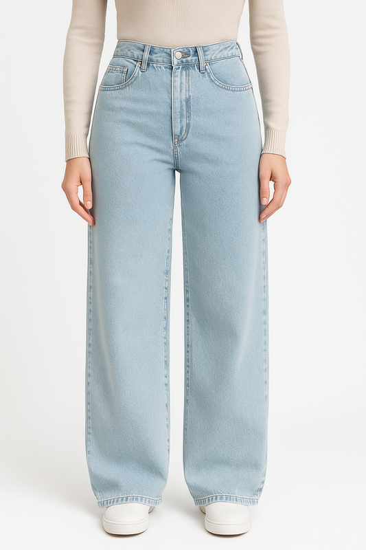 Jasnoniebieskie damskie jeansy z wysokim stanem i szerokimi nogawkami